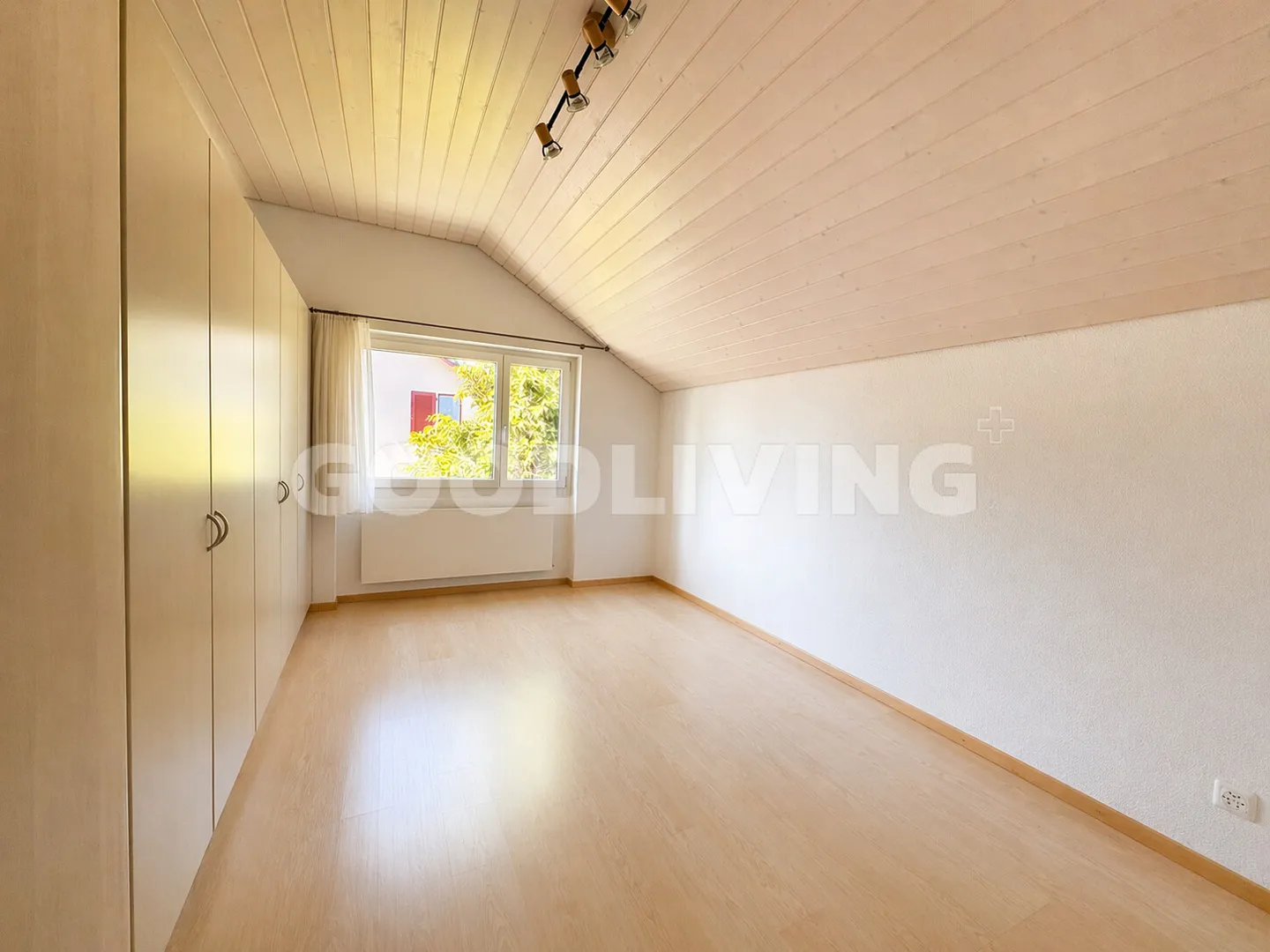 Family-friendly single-family home with a charming garden - Photo 11 of 13