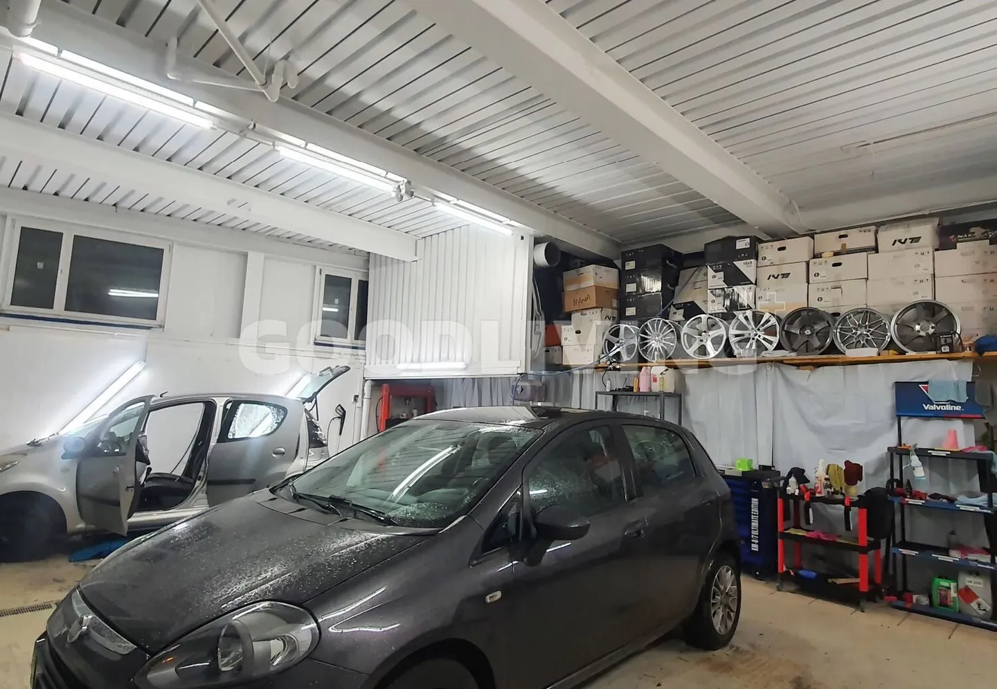Investimento di capitale sicuro: Garage ben tenuta con un rendimento attraente - Foto 5 di 5