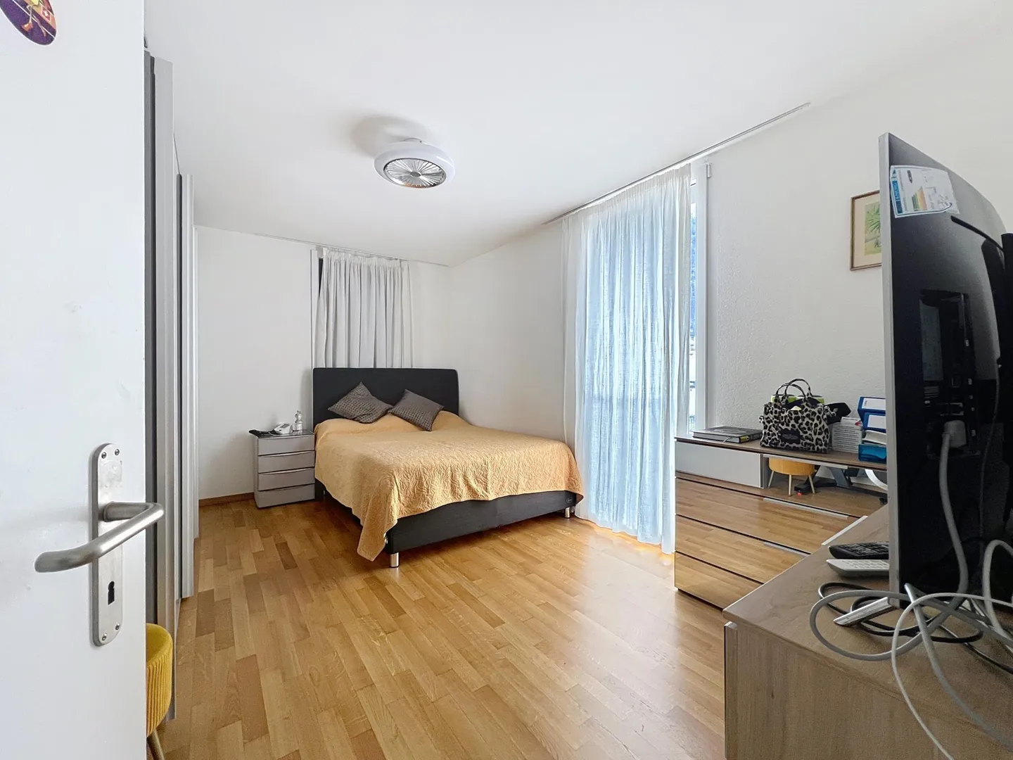 Bright garden-level apartment | Villeneuve - Photo 7 of 7