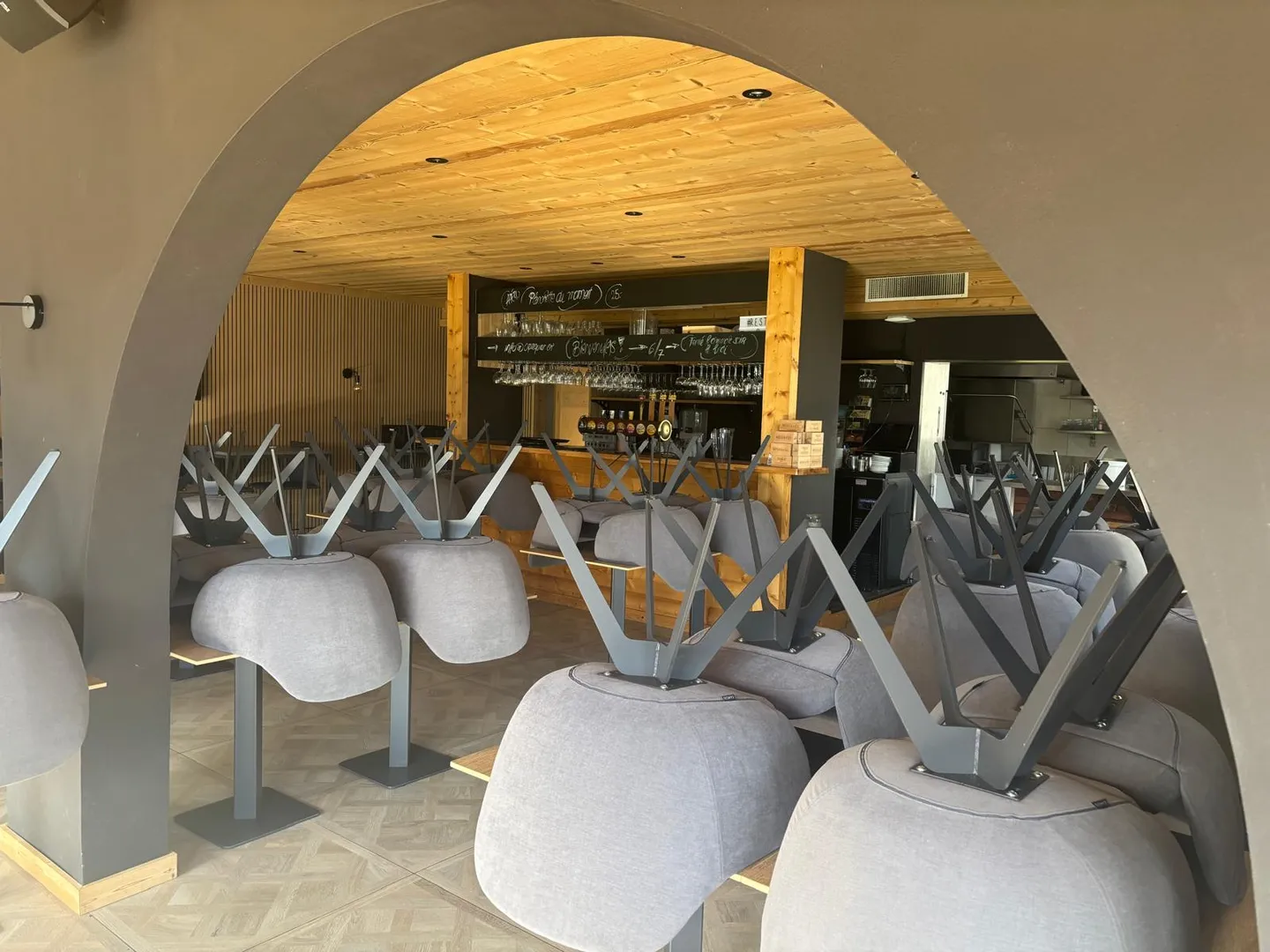 New and fully equipped restaurant | Le Pâquier-Montbarry FR - Photo 5 of 7
