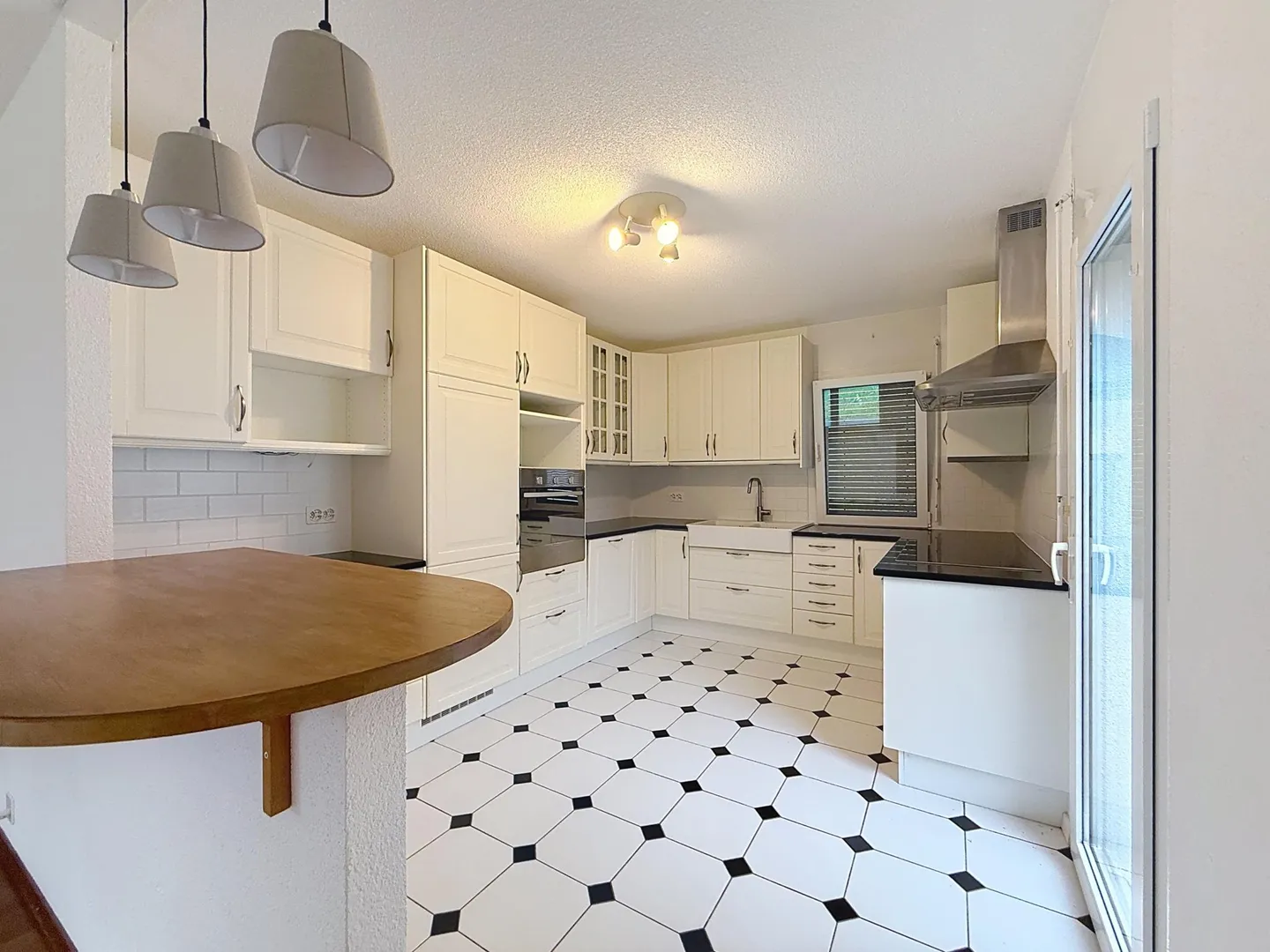 Élégante villa mitoyenne | Madame-de-Warens - Photo 6 sur 11