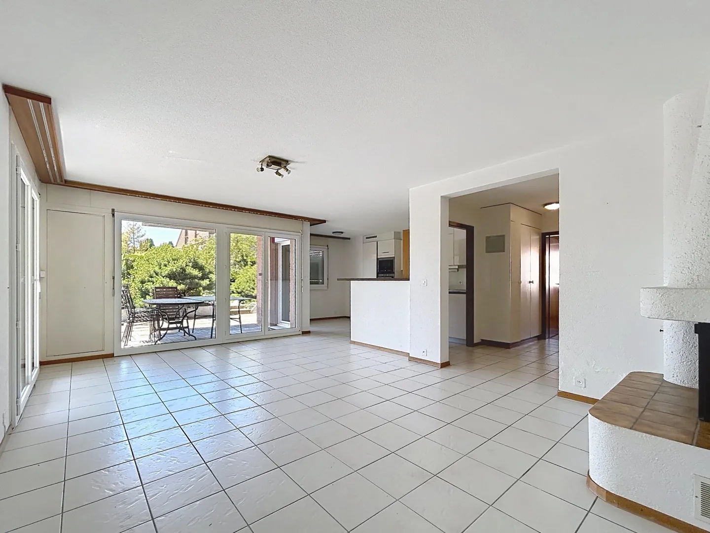 Appartement spacieux avec grande terrasse - Photo 3 sur 13