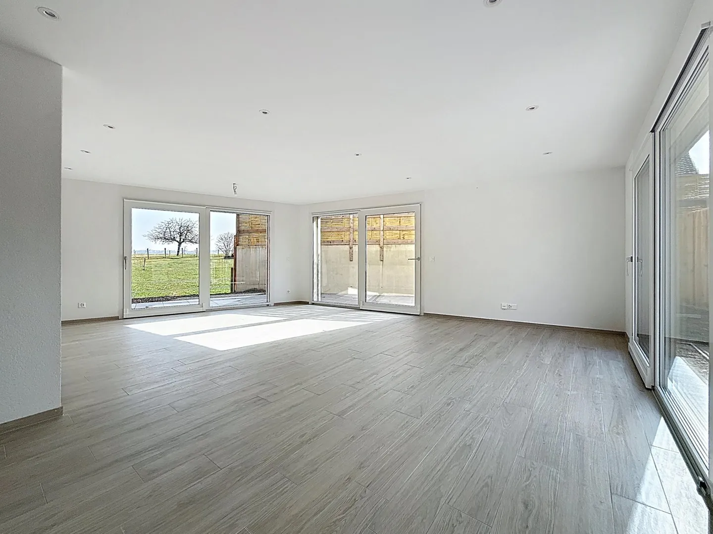 Nouvelle Villa dans un Cadre Verdoyant - Photo 4 sur 8