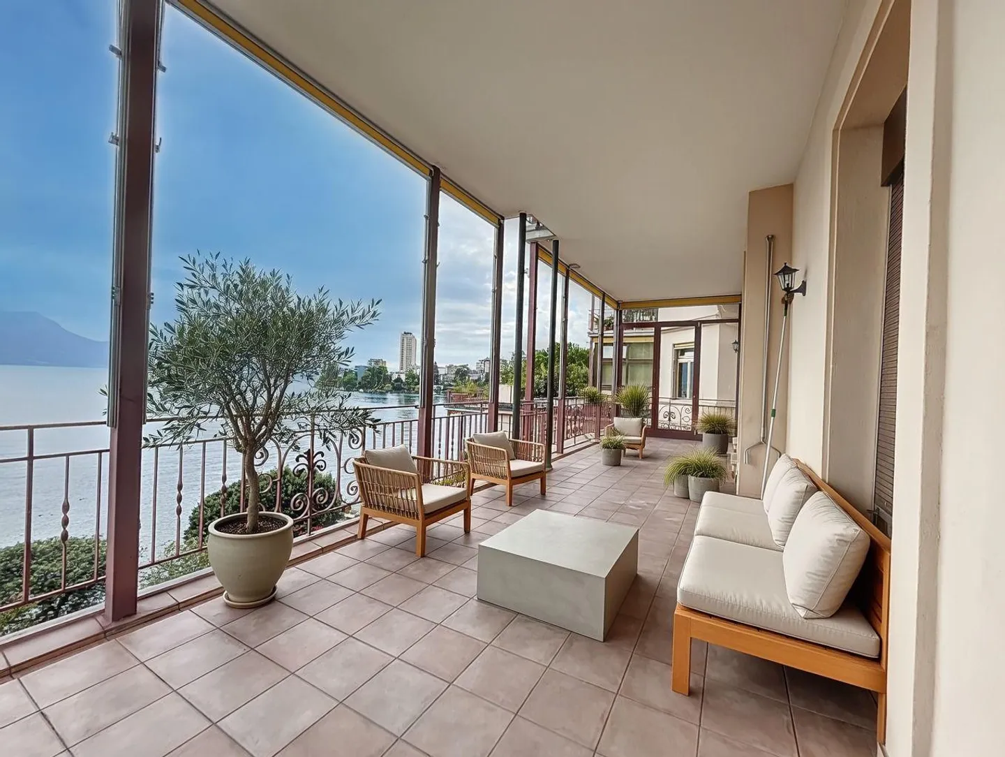 Spacieux appartement rénové | Face au Lac | Montreux - Photo 2 sur 7