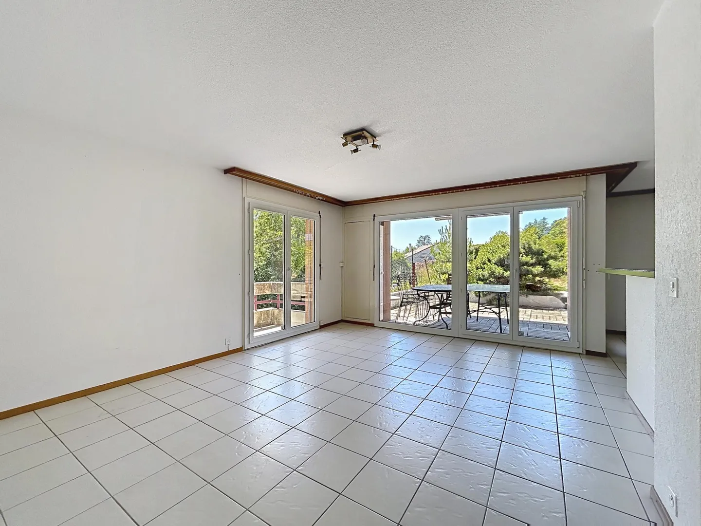 Appartement spacieux avec grande terrasse - Photo 5 sur 13