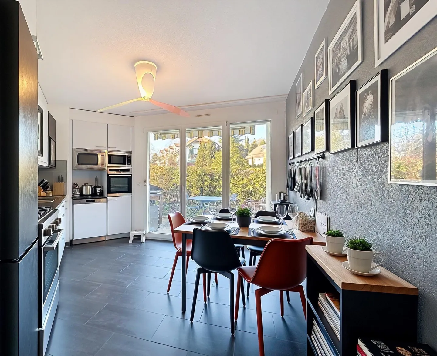 Geräumige 4,5 Zimmer mit 2 Terrassen und Garten in Prilly - Foto 3 von 8