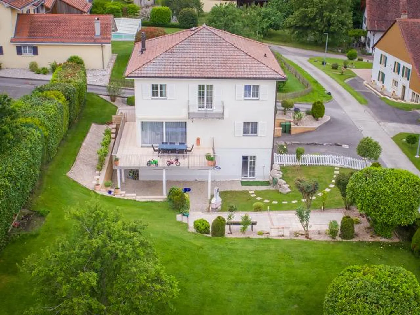 Bella casa indipendente con vista panoramica a Ursins (VD) - Foto 1 di 1
