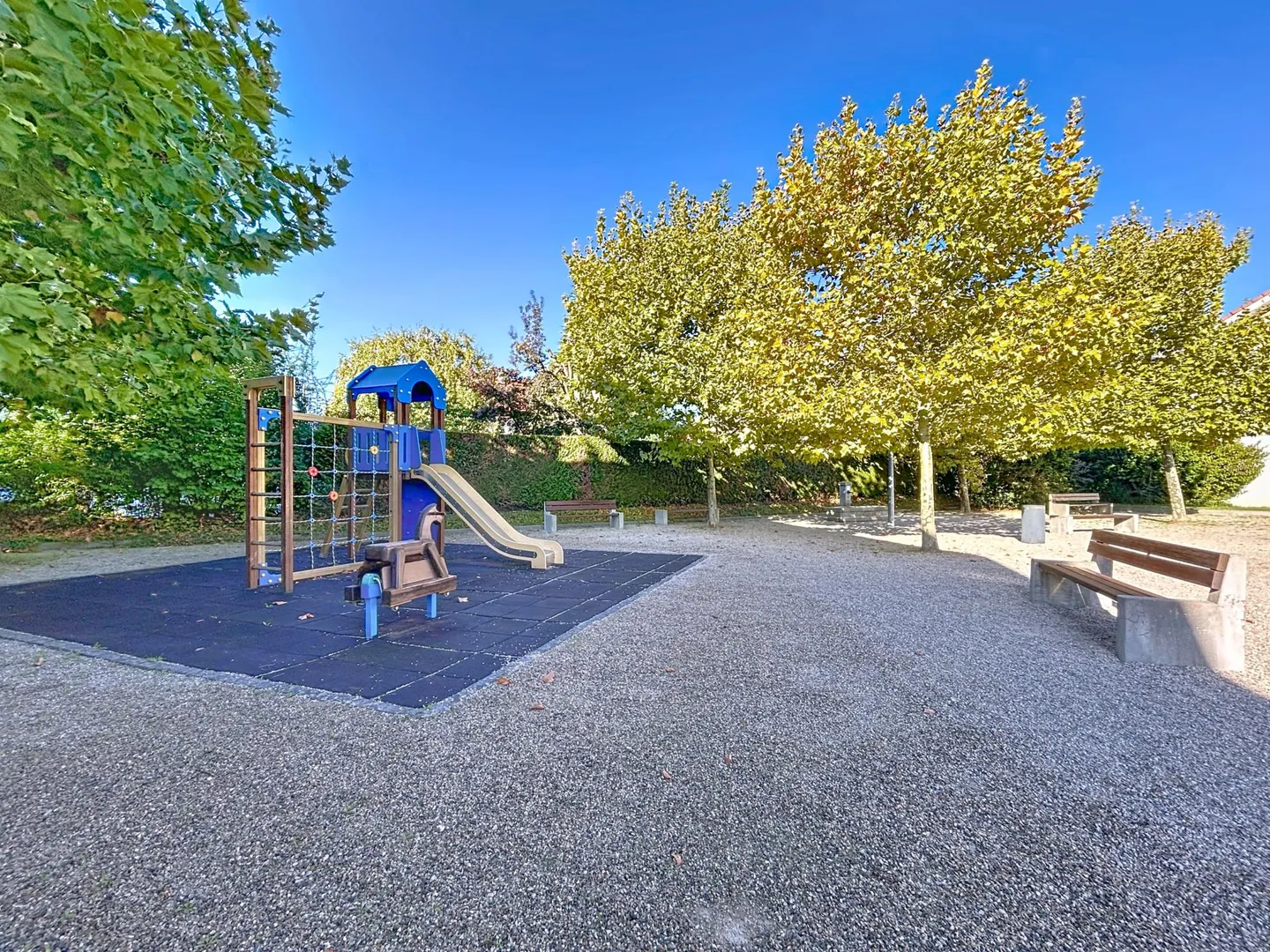 Spacious and Bright | Rented | Eysins - Photo 8 of 9