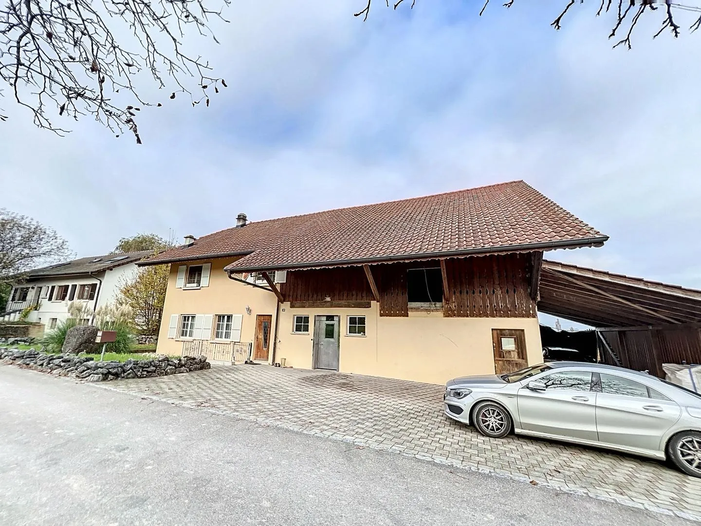 Building | 3 apartments - Photo 1 of 7