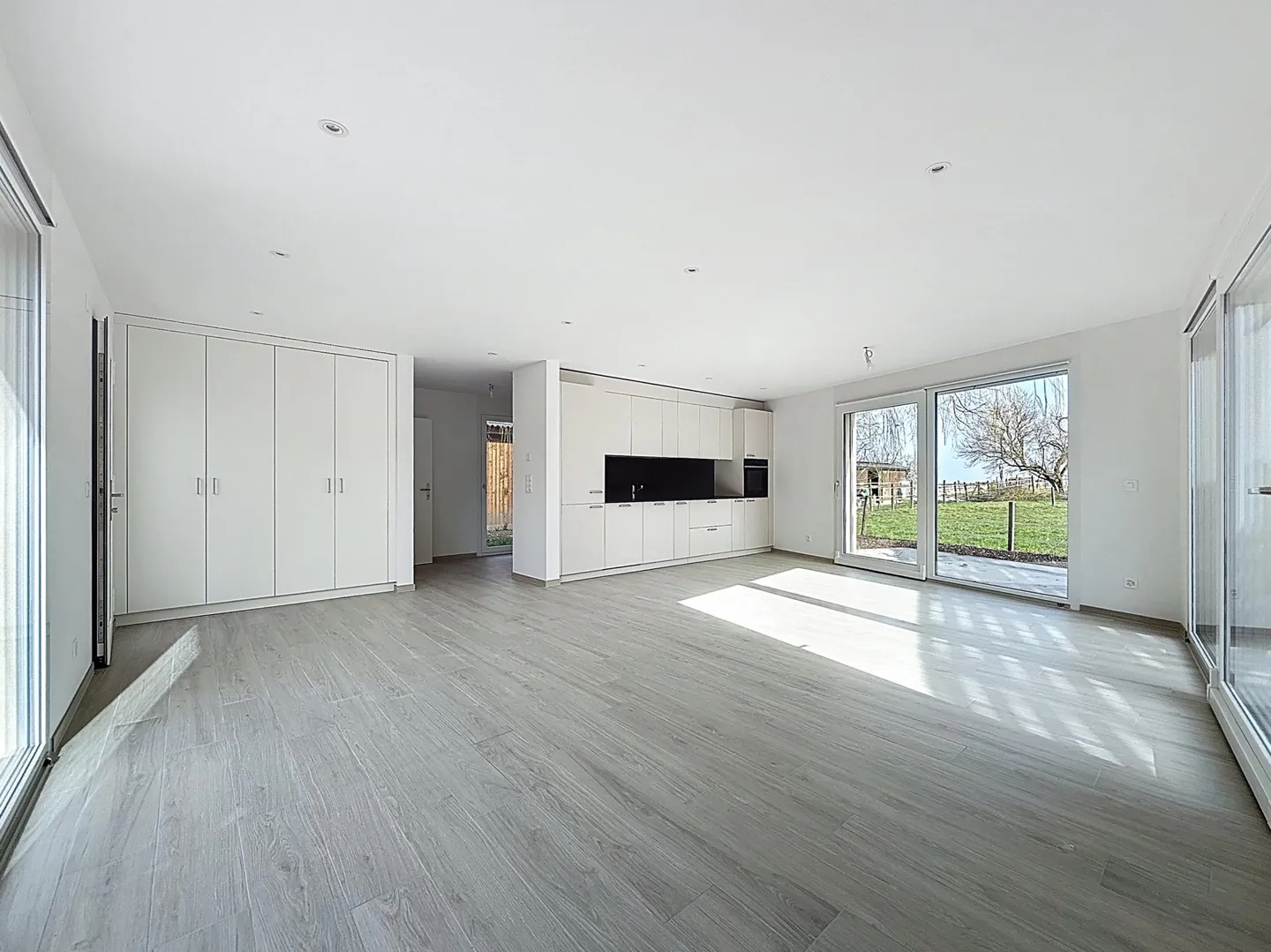 Nouvelle Villa dans un Cadre Verdoyant - Photo 3 sur 8