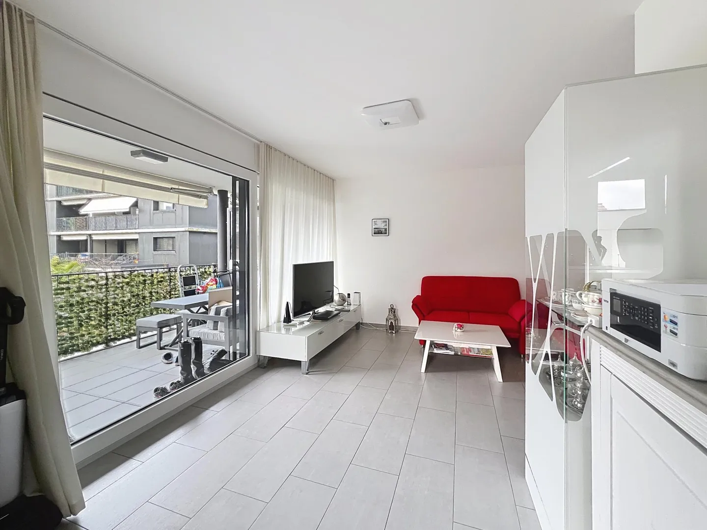 Bright garden-level apartment | Villeneuve - Photo 1 of 7