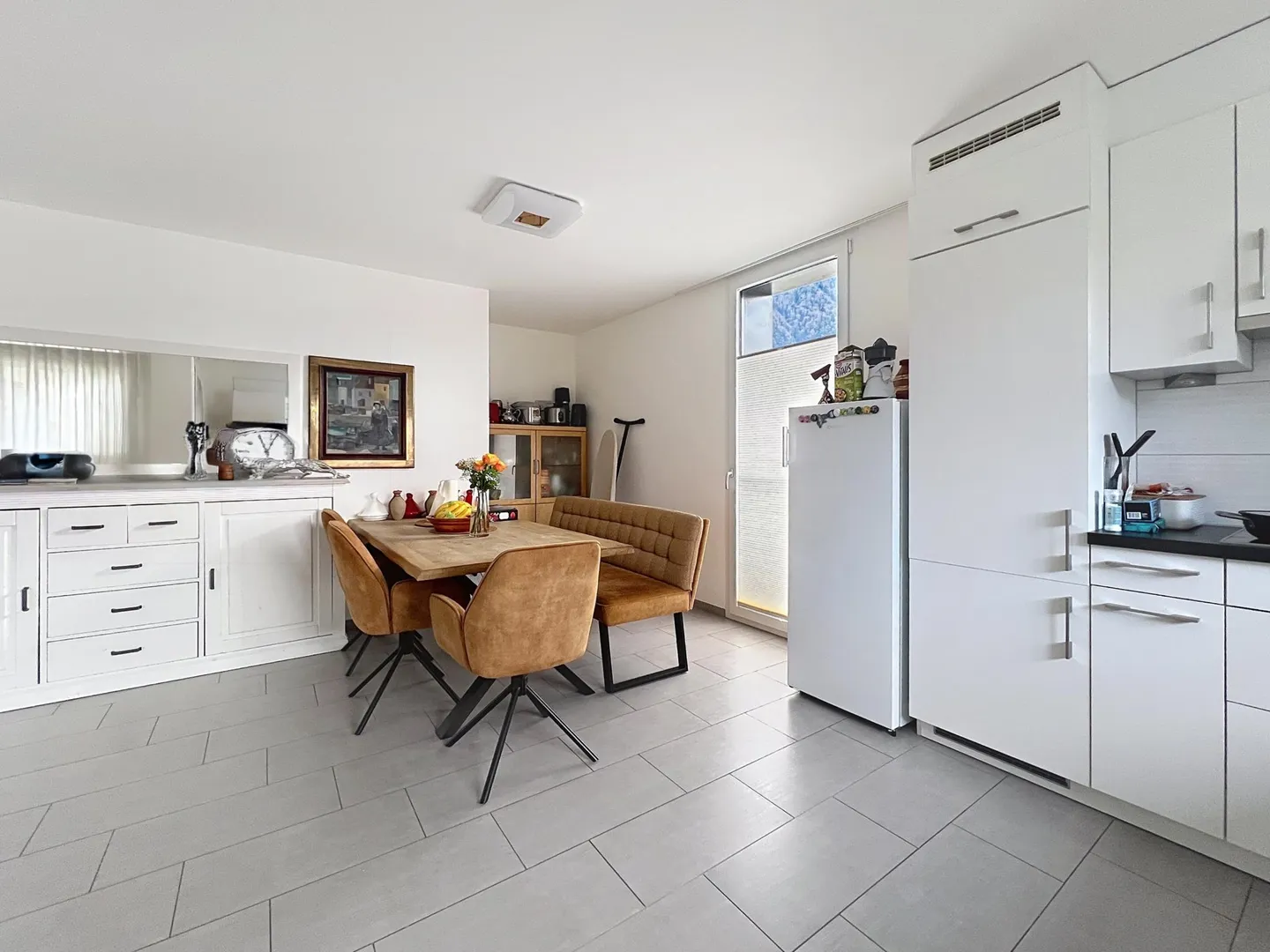 Bright garden-level apartment | Villeneuve - Photo 2 of 7