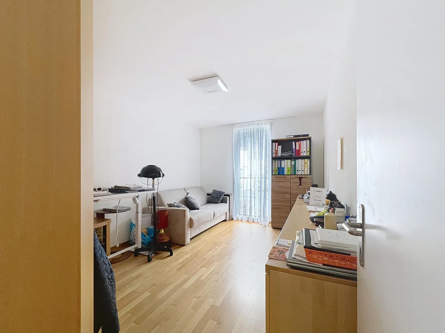 Bright garden-level apartment | Villeneuve - Photo 6 of 7