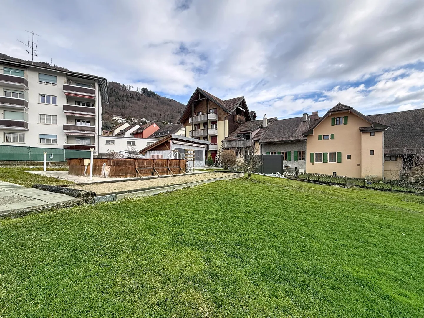 Dorfhaus mit Zwei Wohnungen - Foto 1 von 8