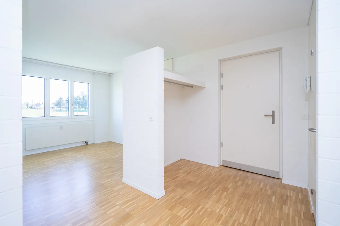 Helles Apartment mit Terrasse - Foto 3 von 8