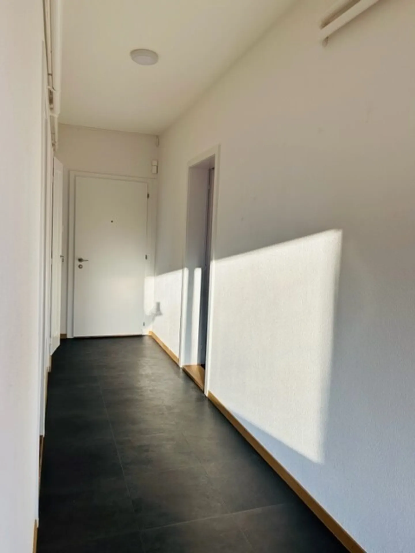 Il comfort abitativo incontra due balconi - Foto 6 di 7