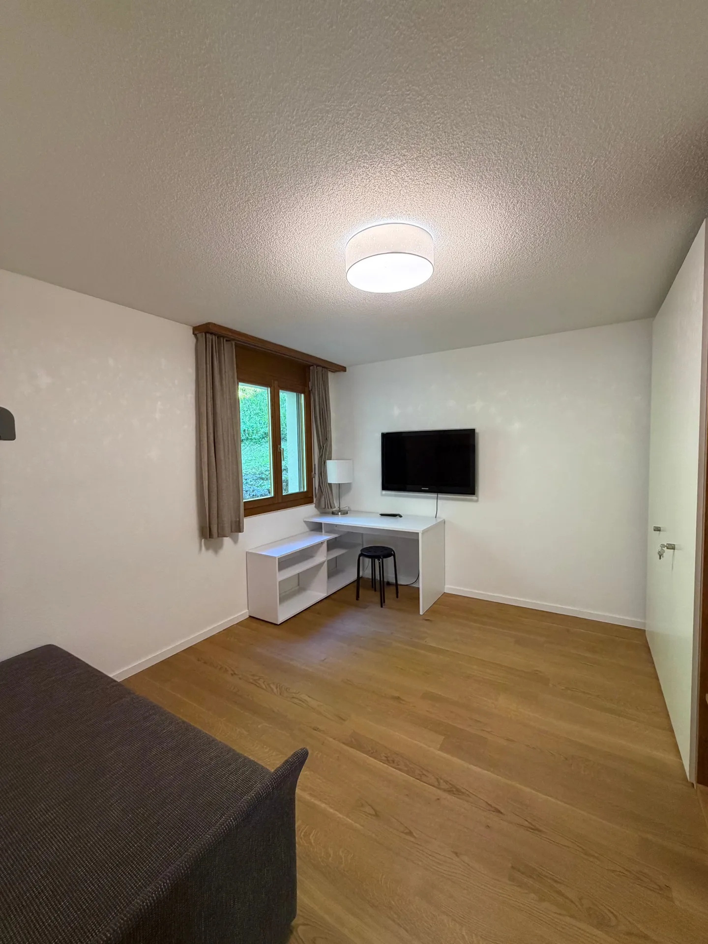 Frisch renovierte 2.5-Zimmer-Wohnung mit Balkon in Litzirüti - Foto 3 di 3