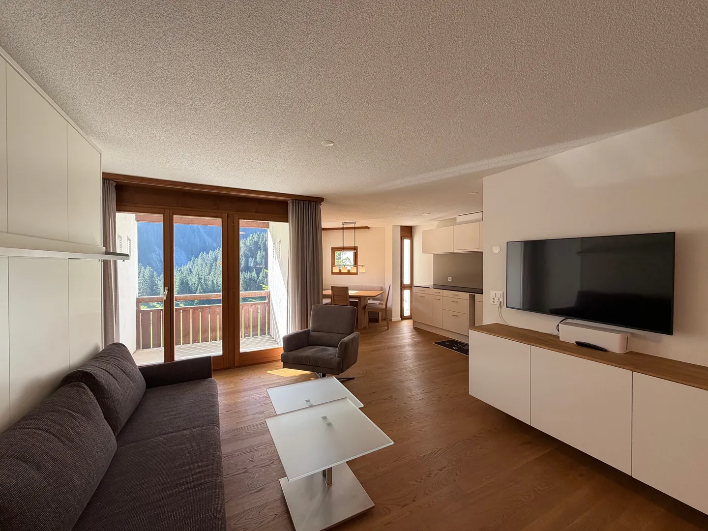 Frisch renovierte 2.5-Zimmer-Wohnung mit Balkon in Litzirüti - Foto 1 di 3