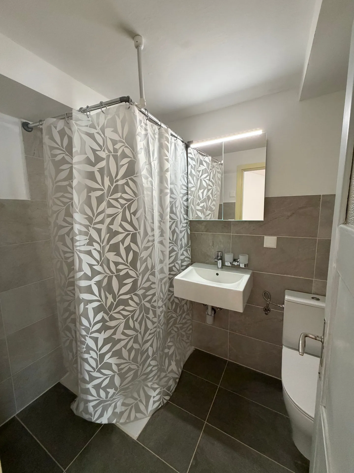 Freshly renovated 1-room studio with oak parquet in Chur - Photo 3 of 4