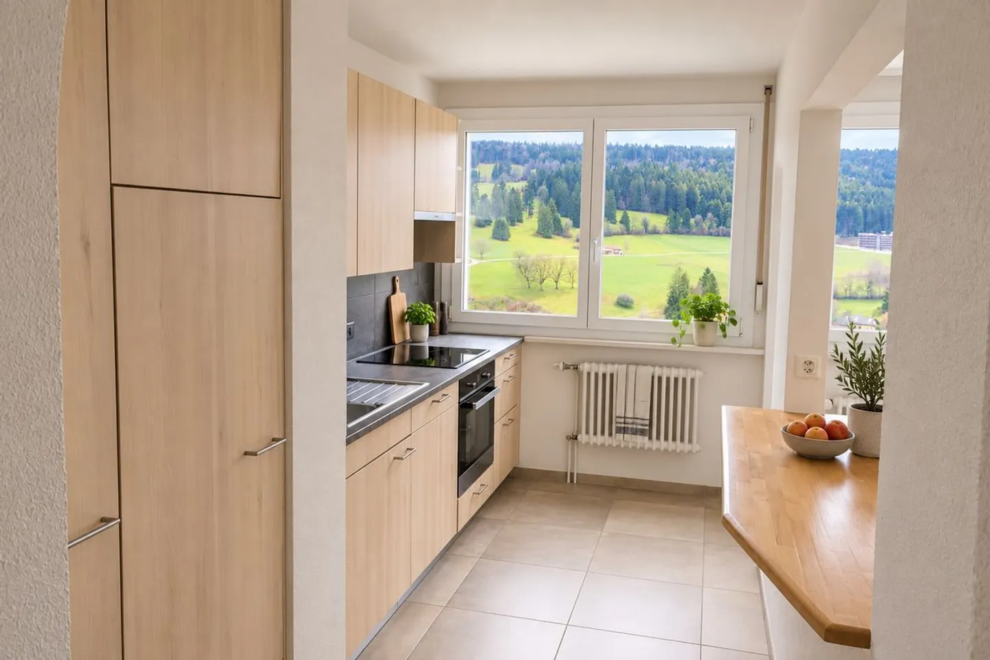 Bel appartement de 3 pièces avec deux balcons et ascenseur - Photo 3 sur 5