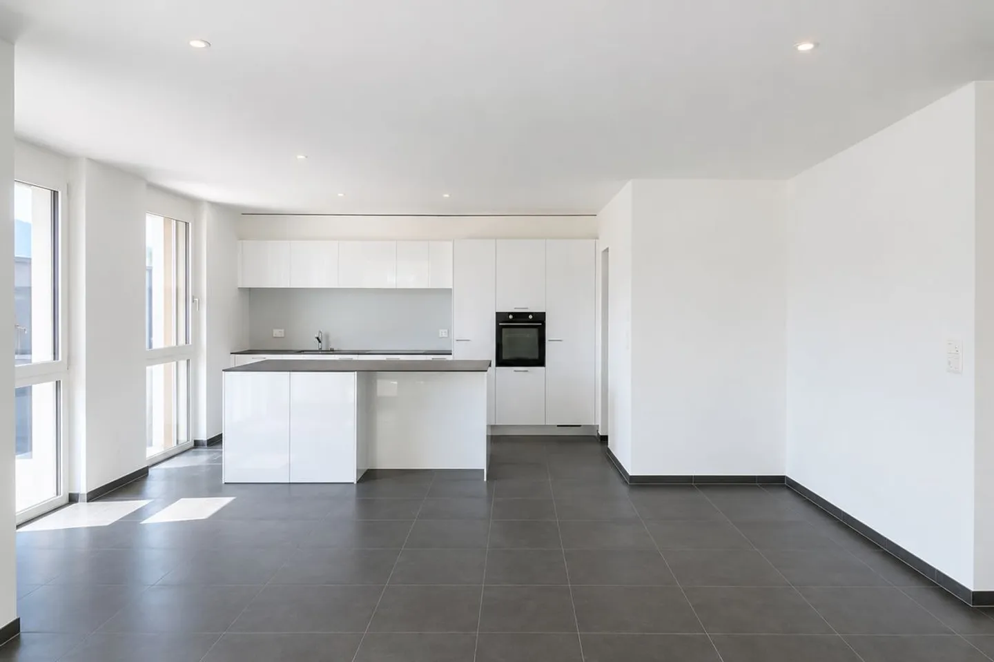 Appartement spacieux avec terrasse - Photo 1 sur 6