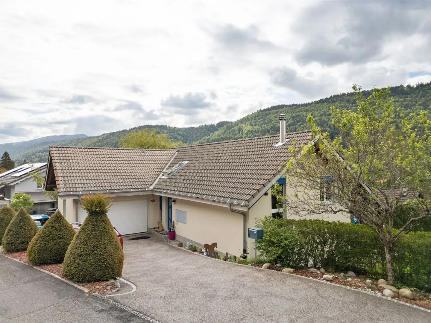 Charming Detached House with Garden - Photo 13 of 13