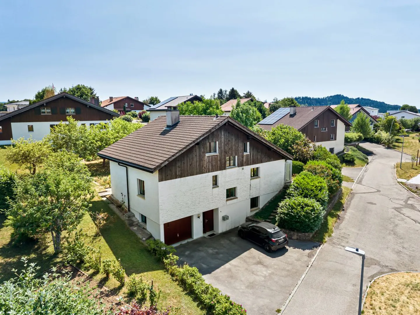 Spacious Family Home with 7 Rooms in Saignelégier - Photo 1 of 13