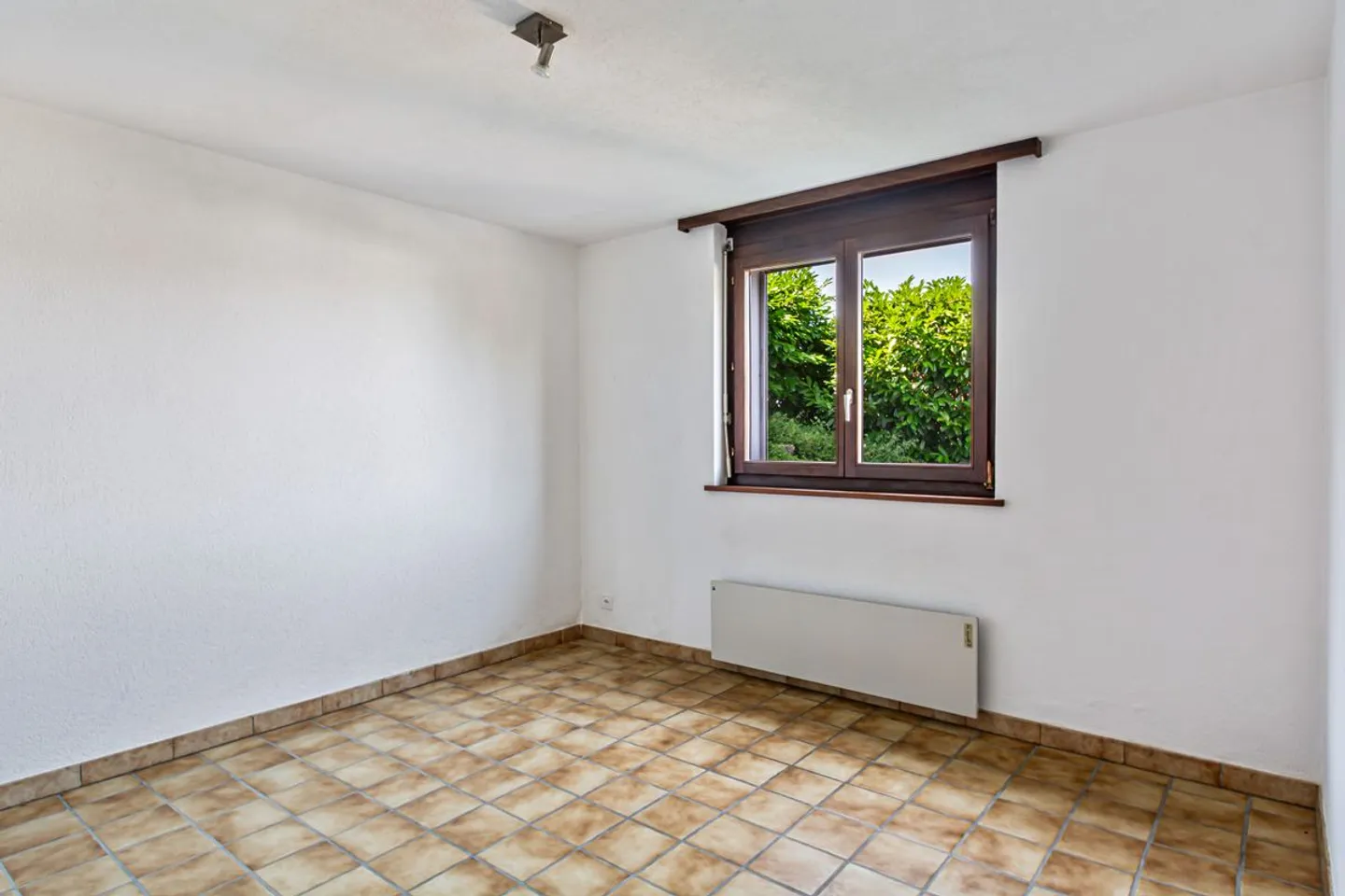 Spacious Family Home with 7 Rooms in Saignelégier - Photo 3 of 13
