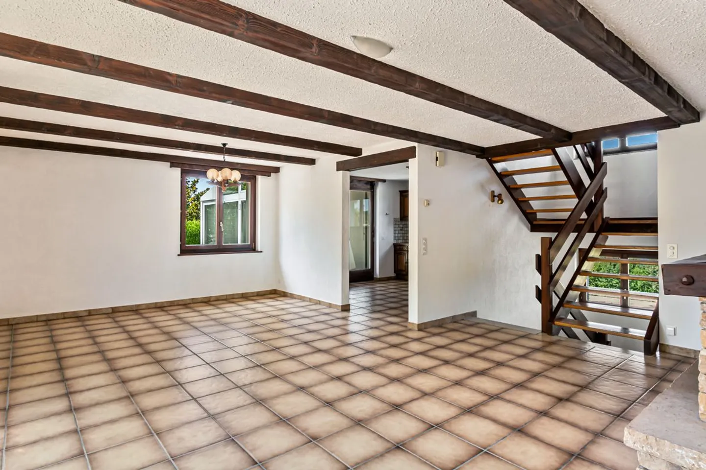 Spacious Family Home with 7 Rooms in Saignelégier - Photo 4 of 13