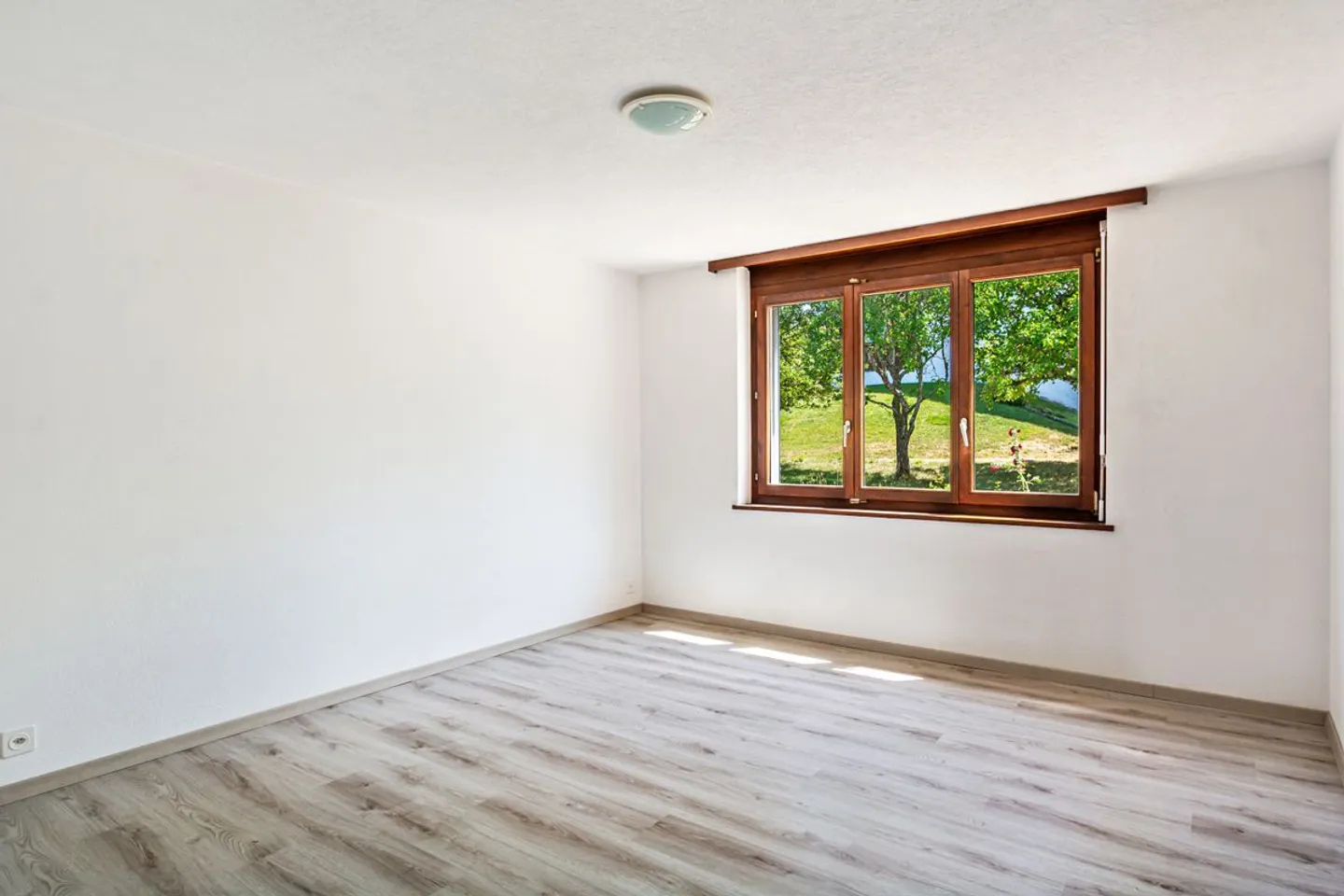 Spacious Family Home with 7 Rooms in Saignelégier - Photo 10 of 13