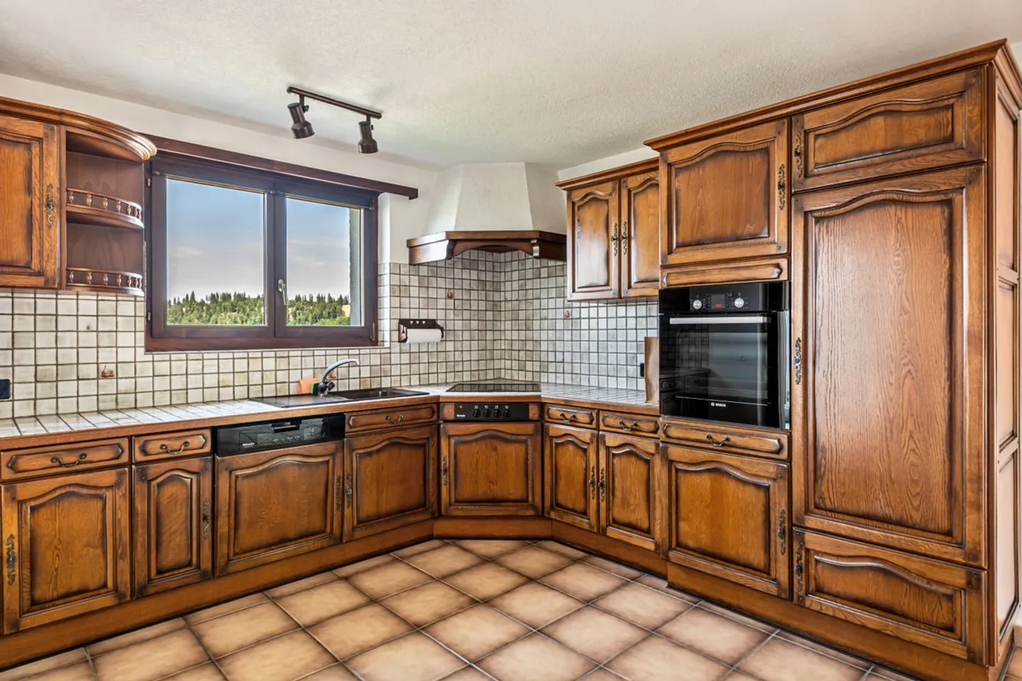 Spacious Family Home with 7 Rooms in Saignelégier - Photo 6 of 13