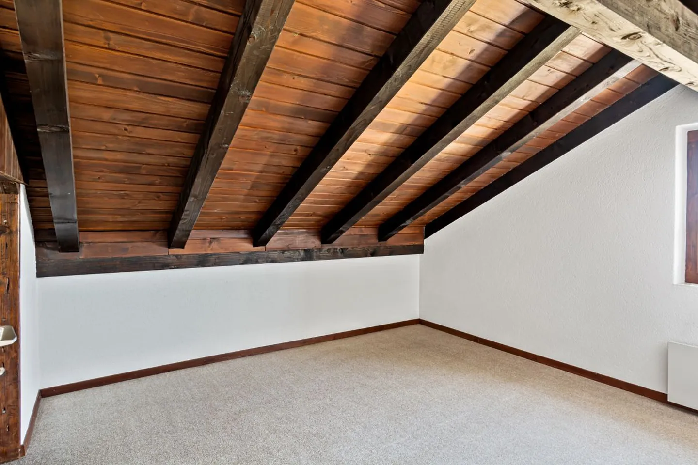 Spacious Family Home with 7 Rooms in Saignelégier - Photo 12 of 13