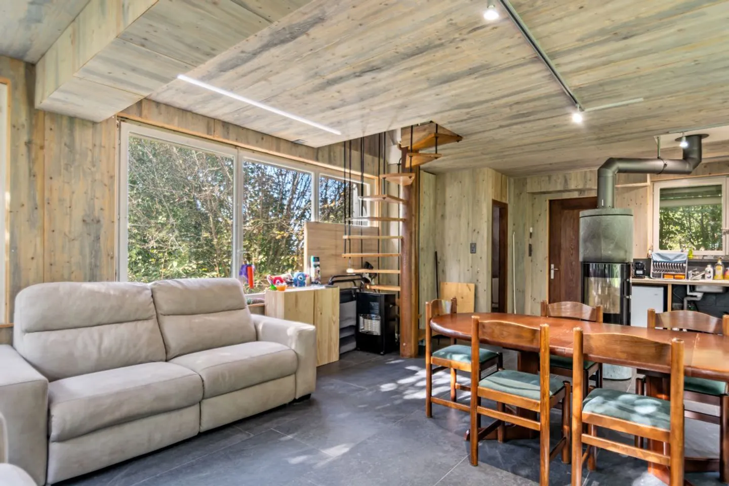 Un refuge au coeur des crêtes jurassiennes  2'520 m² de nature - Foto 5 von 9