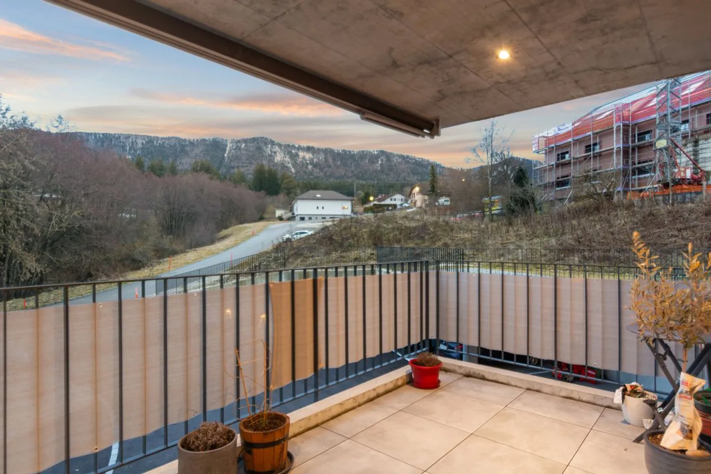 Neues 3,5-Zimmer-Apartment mit Balkon und überdachtem Parkplatz - Foto 11 von 13