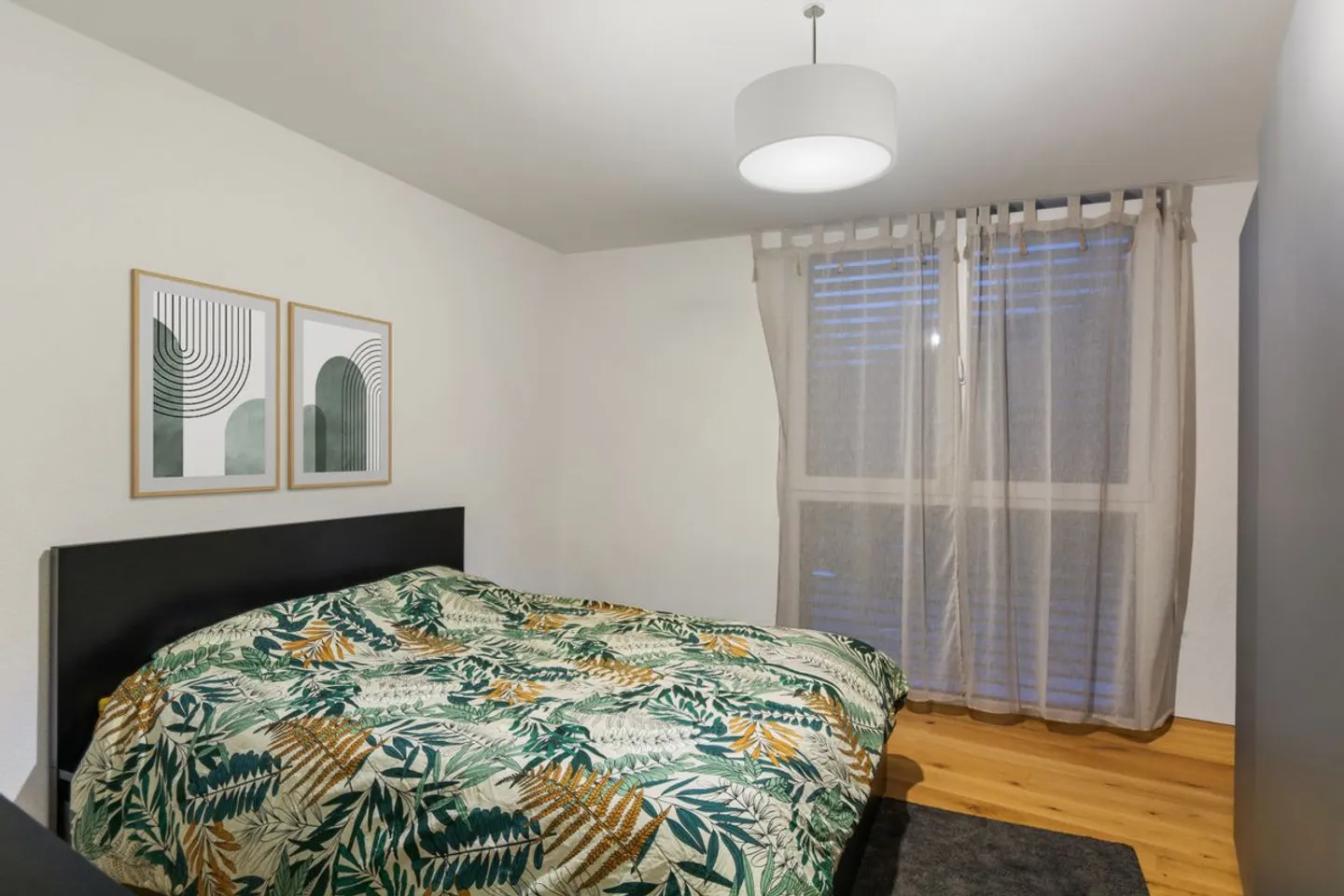 Neues 3,5-Zimmer-Apartment mit Balkon und überdachtem Parkplatz - Foto 7 von 13