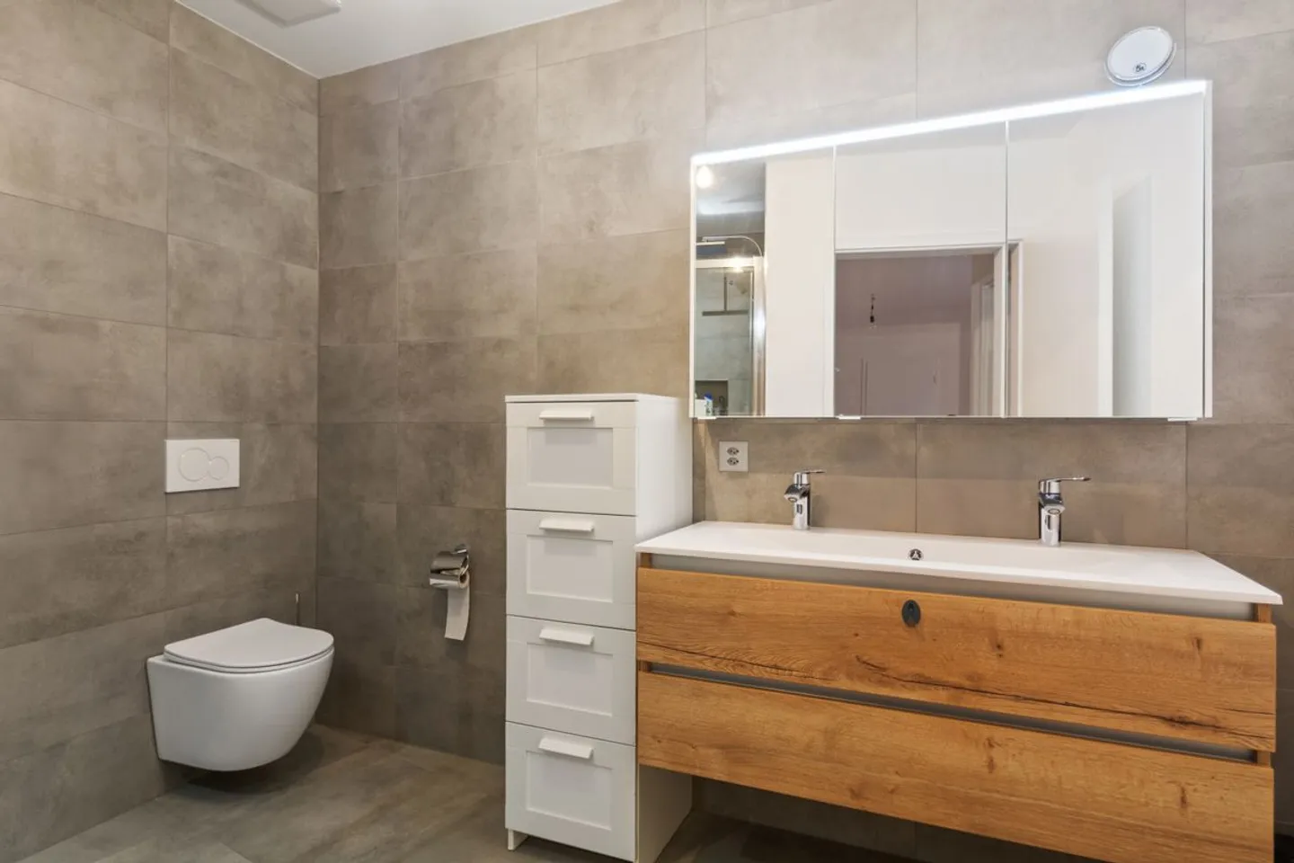 Neues 3,5-Zimmer-Apartment mit Balkon und überdachtem Parkplatz - Foto 8 von 13