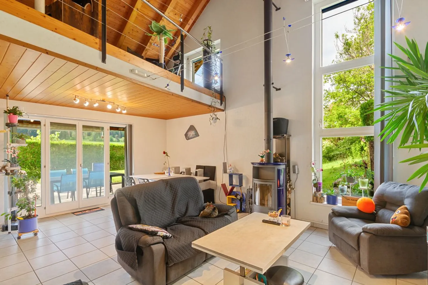 Charming Detached House with Garden - Photo 8 of 13