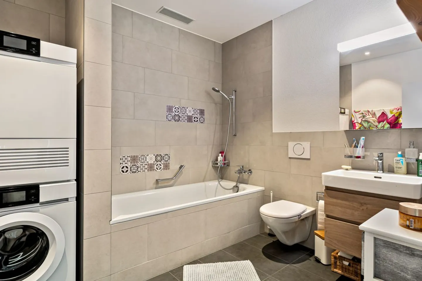 Timeless elegance meets living comfort - 3.5-room apartment in Meinisberg - Photo 7 of 13