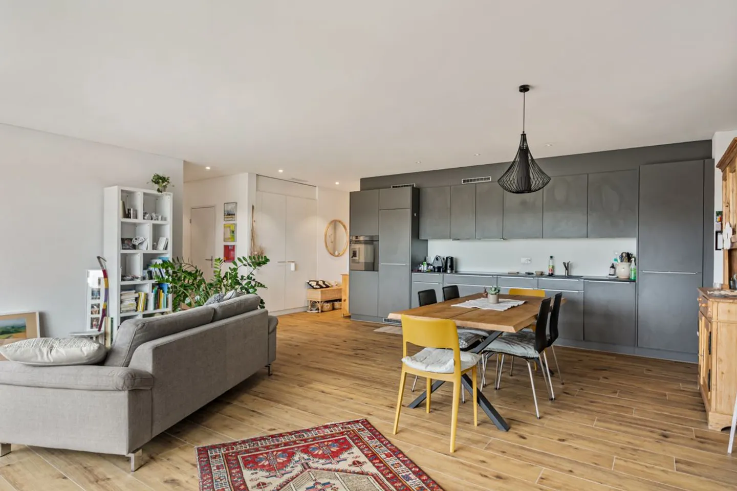 Timeless elegance meets living comfort - 3.5-room apartment in Meinisberg - Photo 3 of 13