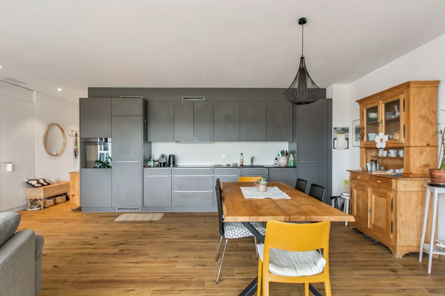 Timeless elegance meets living comfort - 3.5-room apartment in Meinisberg - Photo 4 of 13