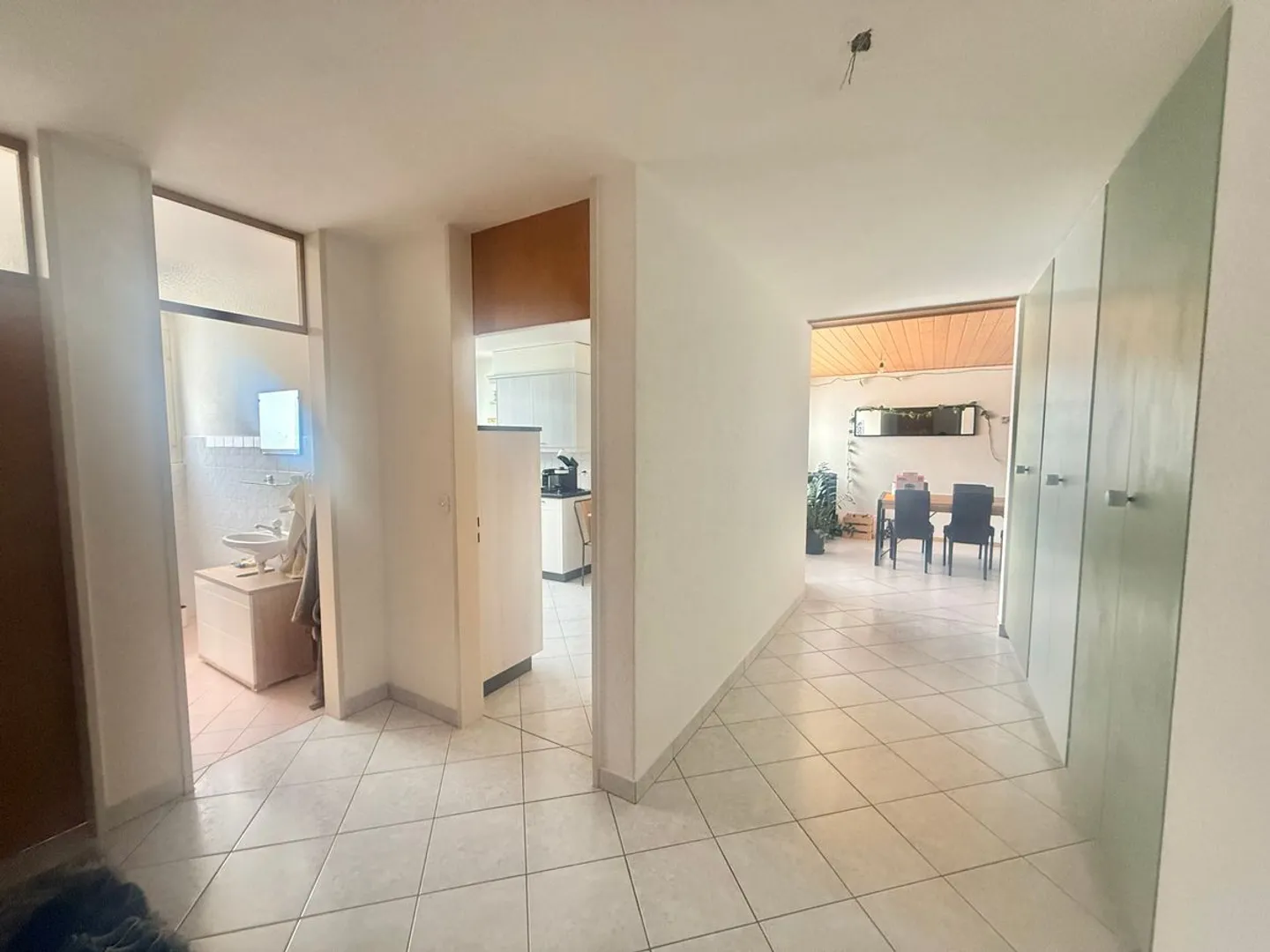 Appartement traversant de 3 pièces avec balcon et ascenseur - Photo 1 sur 13