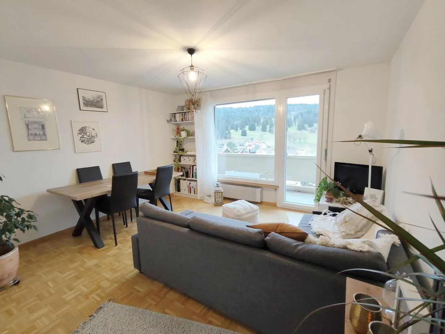 Renovated 2-room apartment with balcony - Photo 2 of 5