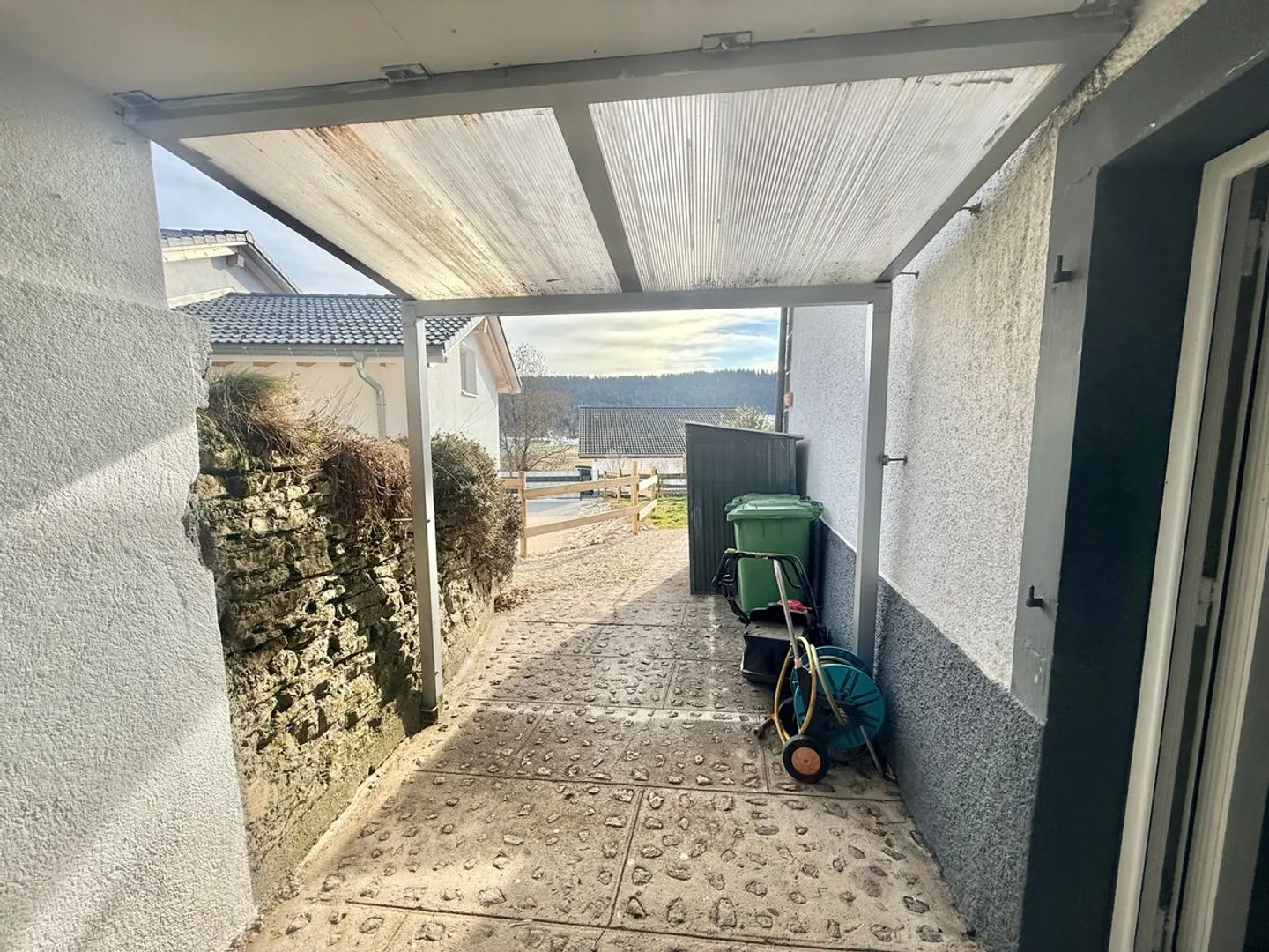 Raum und Ruhe: hervorragende 4,5 Zimmer mit außergewöhnlichem Garten - Foto 12 von 13