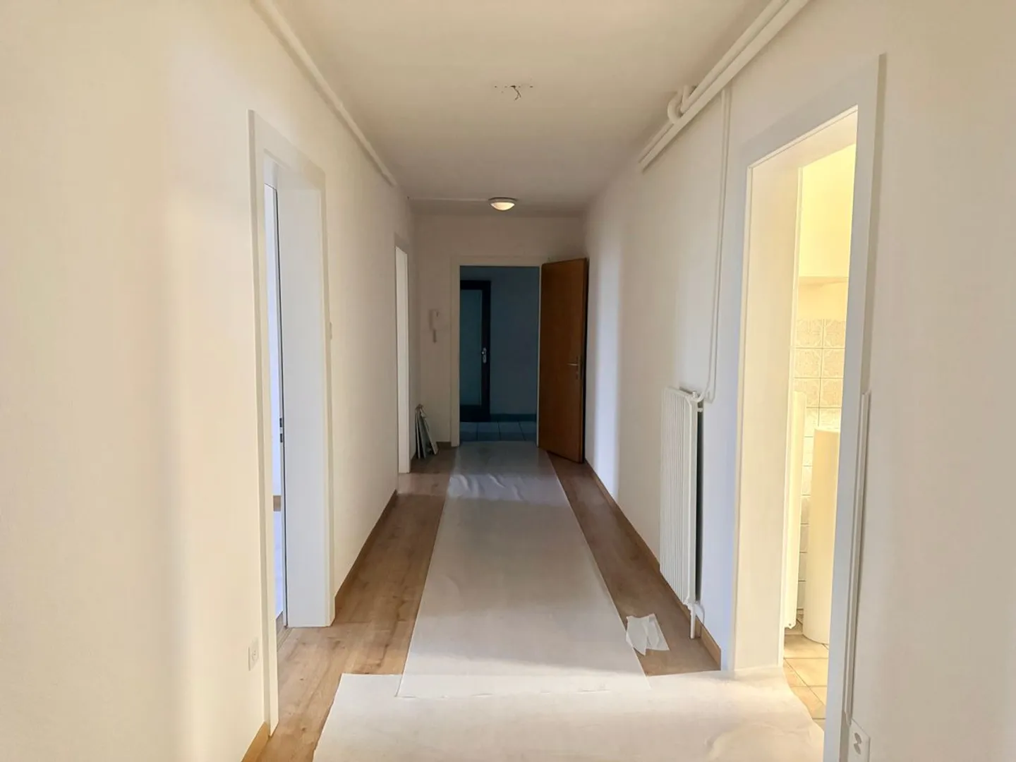 Charmant appartement de 4.5 pièces rénové à Tramelan - Photo 2 of 10