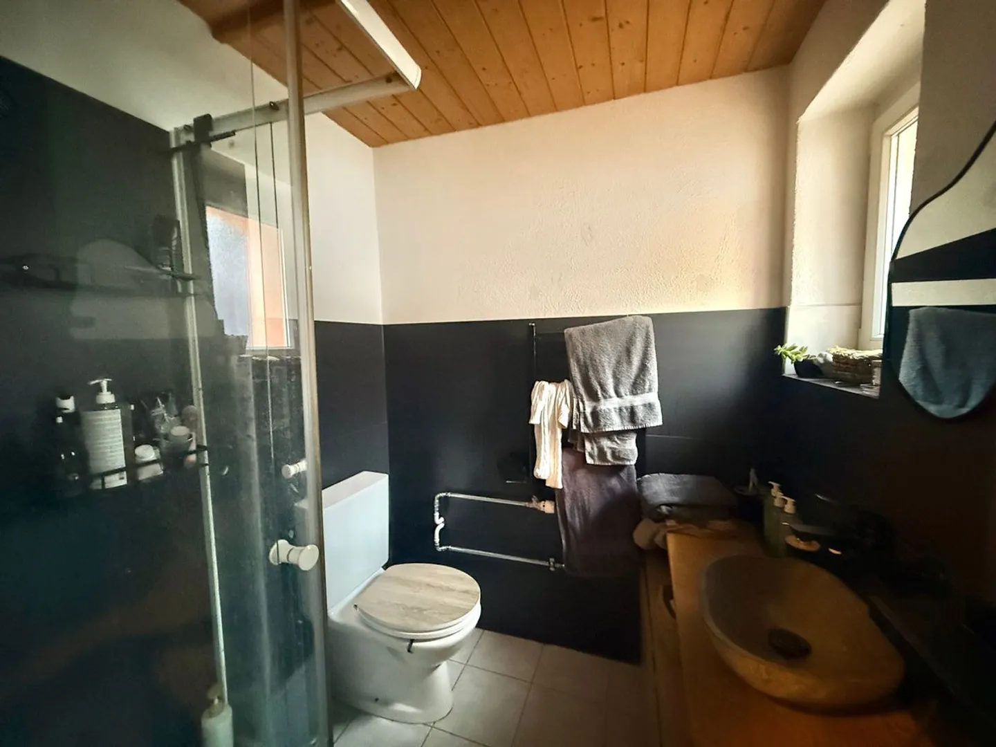 Espace mixte avec appartement 2,5 pièces et atelier - Centre de Tramelan - Photo 3 sur 13