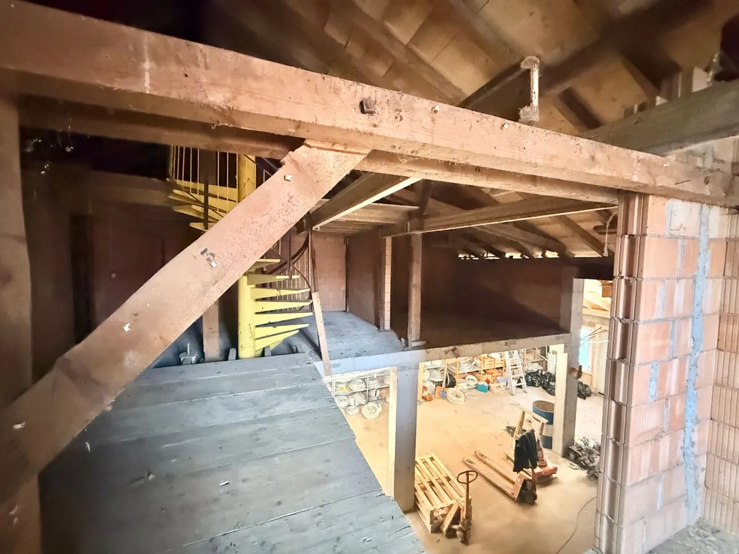 Espace mixte avec appartement 2,5 pièces et atelier - Centre de Tramelan - Photo 13 sur 13