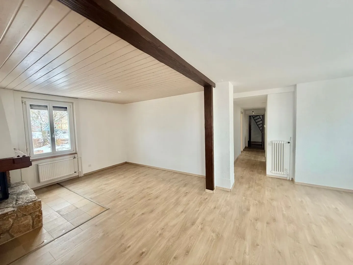 Appartement Charmant avec Terrasse - Photo 2 sur 13