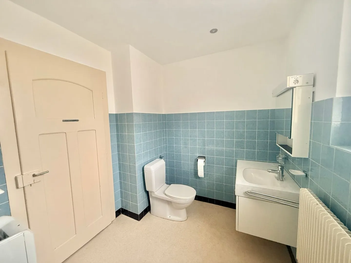 Appartement Charmant avec Terrasse - Photo 11 sur 13