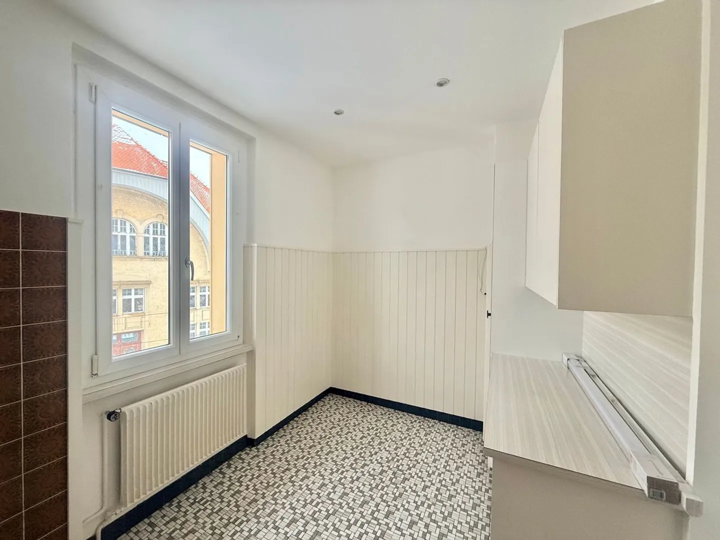 Appartement Charmant avec Terrasse - Photo 5 sur 13