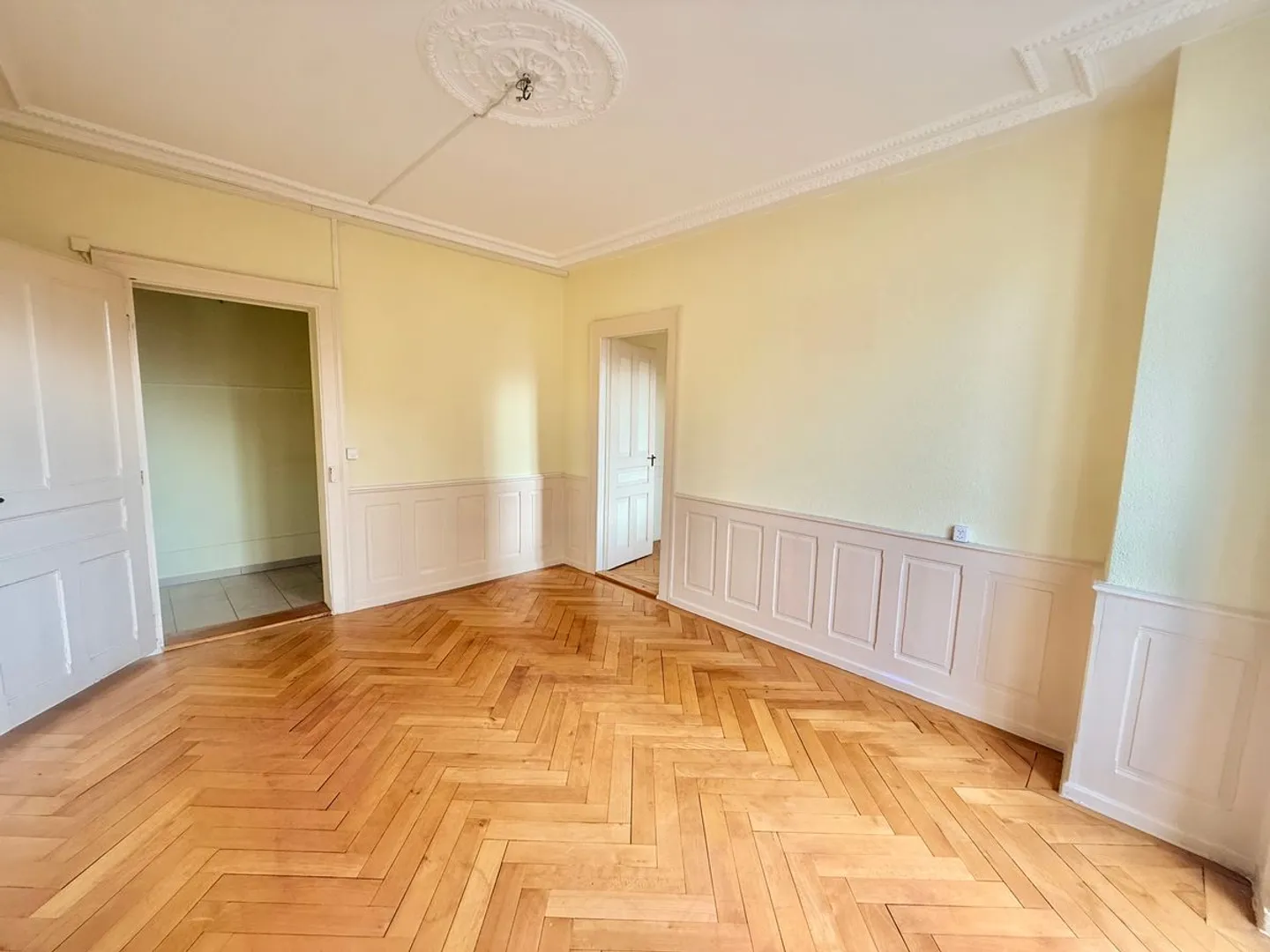 Geräumige 4,5-Zimmer helle Wohnung im Herzen von Saignelégier - Foto 2 von 13